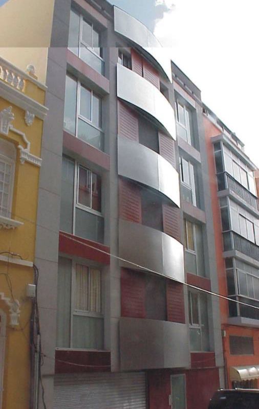 Edificio Residencial entre medianeras (8 viviendas y garajes)
